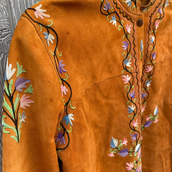 SOLD Vintage 70’s Suede Boho Floral Embroidered - Picture 4 of 16
